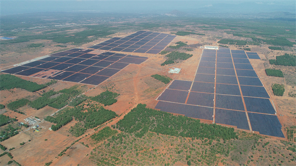 越南虹峰光伏发电场鸟瞰图2.jpg