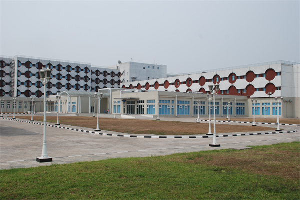 4-2 刚果(金)金沙萨中心医院病房楼及门诊楼.jpg